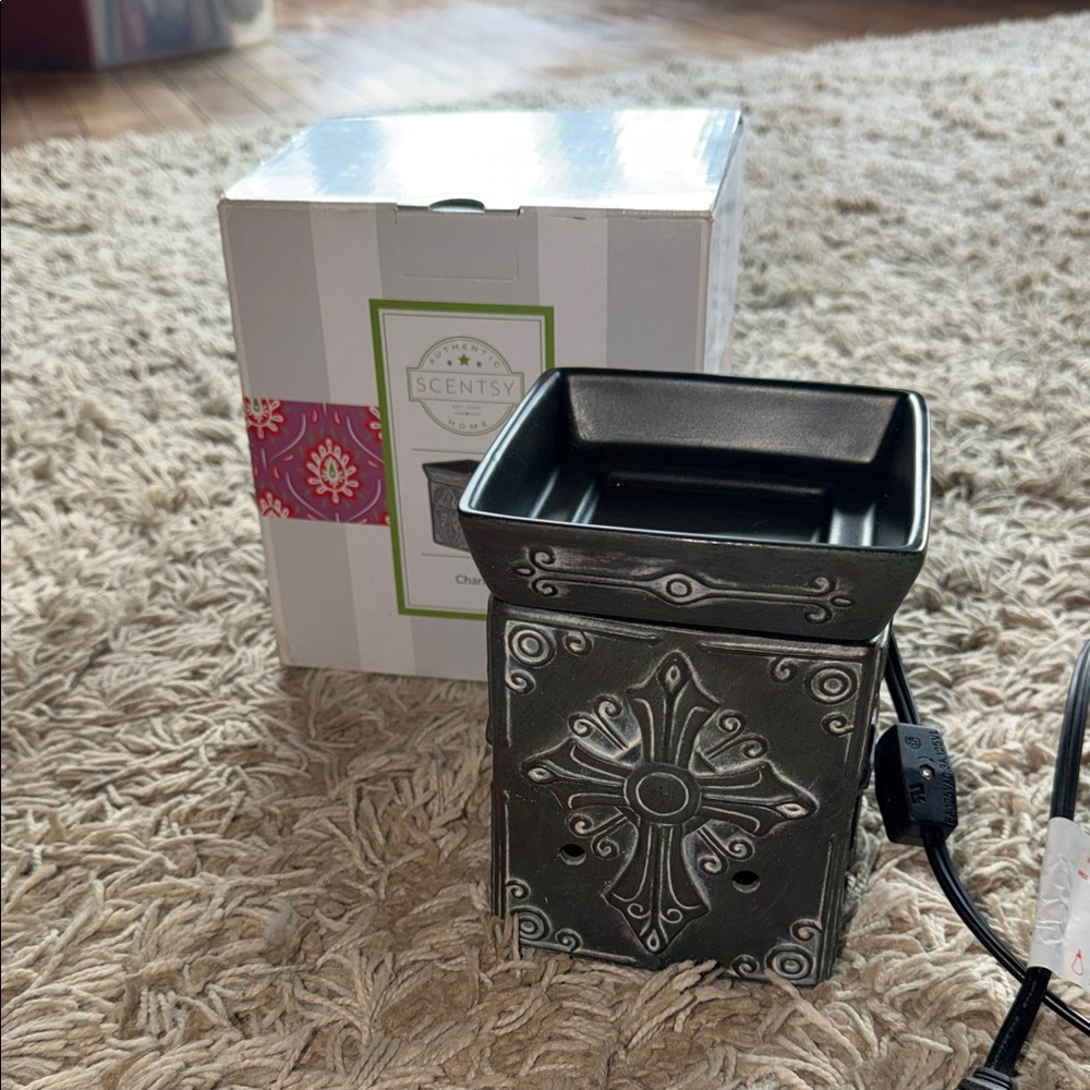 Scentsy Black Embossed Candle Warmer